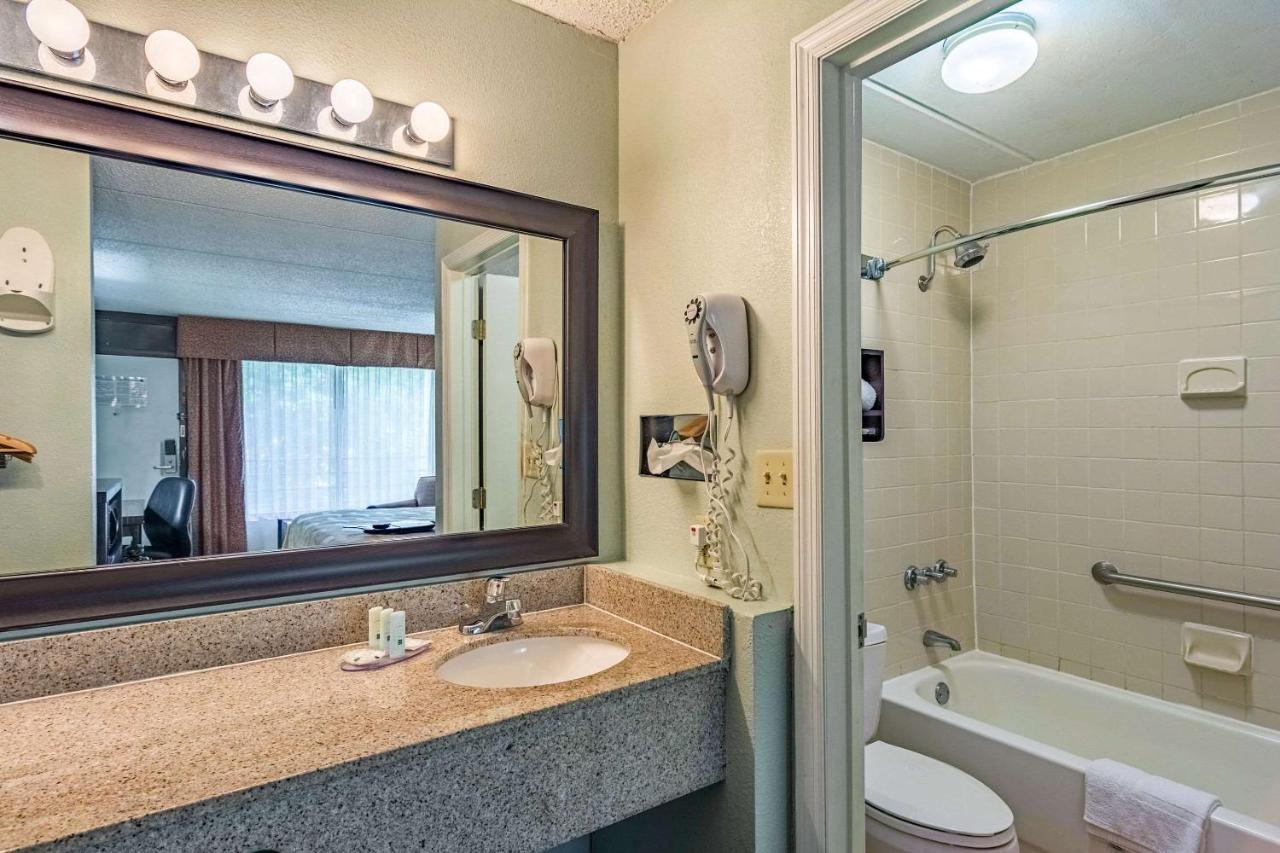 Quality Inn Columbus Near Fort Benning Buitenkant foto