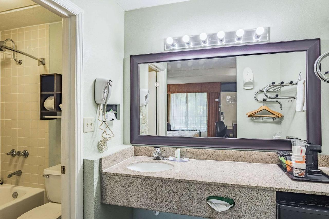 Quality Inn Columbus Near Fort Benning Buitenkant foto